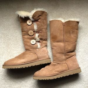Ugg Bailey Button triplet- Size 8